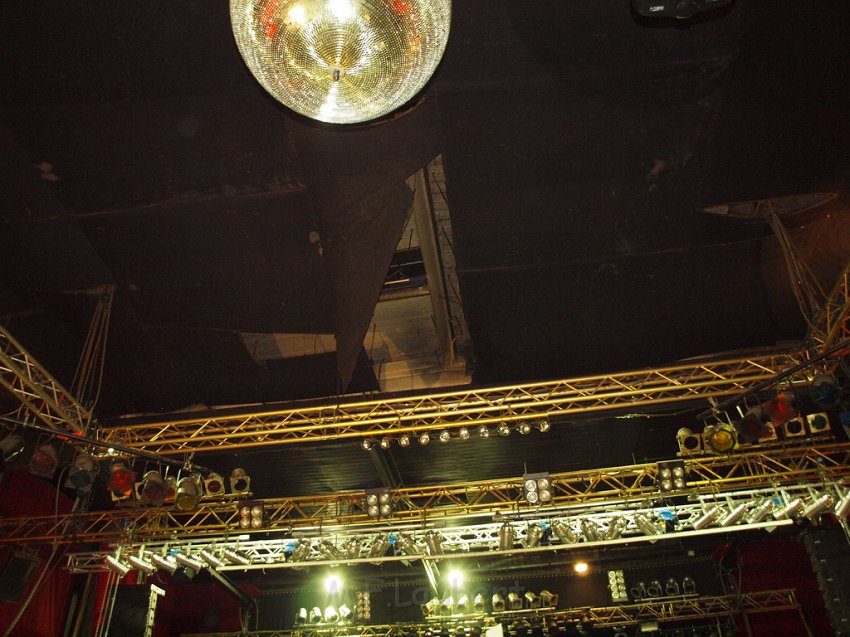 Live Music Hall Deckenplatte fiel runter als Livemusic lief Koeln Ehrenfeld Lichtstr P39.JPG